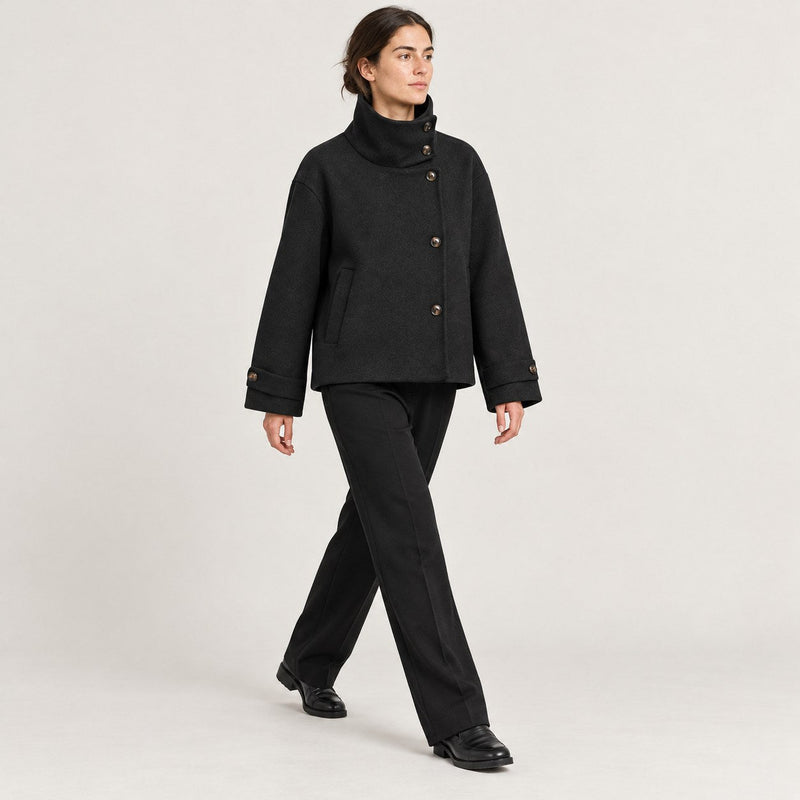 Abrigo Corto de Cuello Alto para Mujer | Chaquetón Efecto Paño con Botones Asimétricos