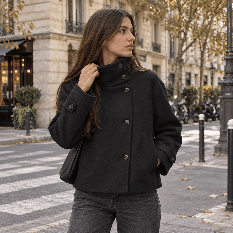 Abrigo Corto de Cuello Alto para Mujer | Chaquetón Efecto Paño con Botones Asimétricos