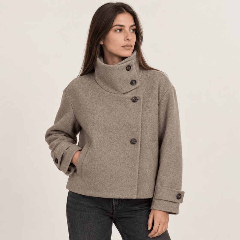 Abrigo Corto de Cuello Alto para Mujer | Chaquetón Efecto Paño con Botones Asimétricos